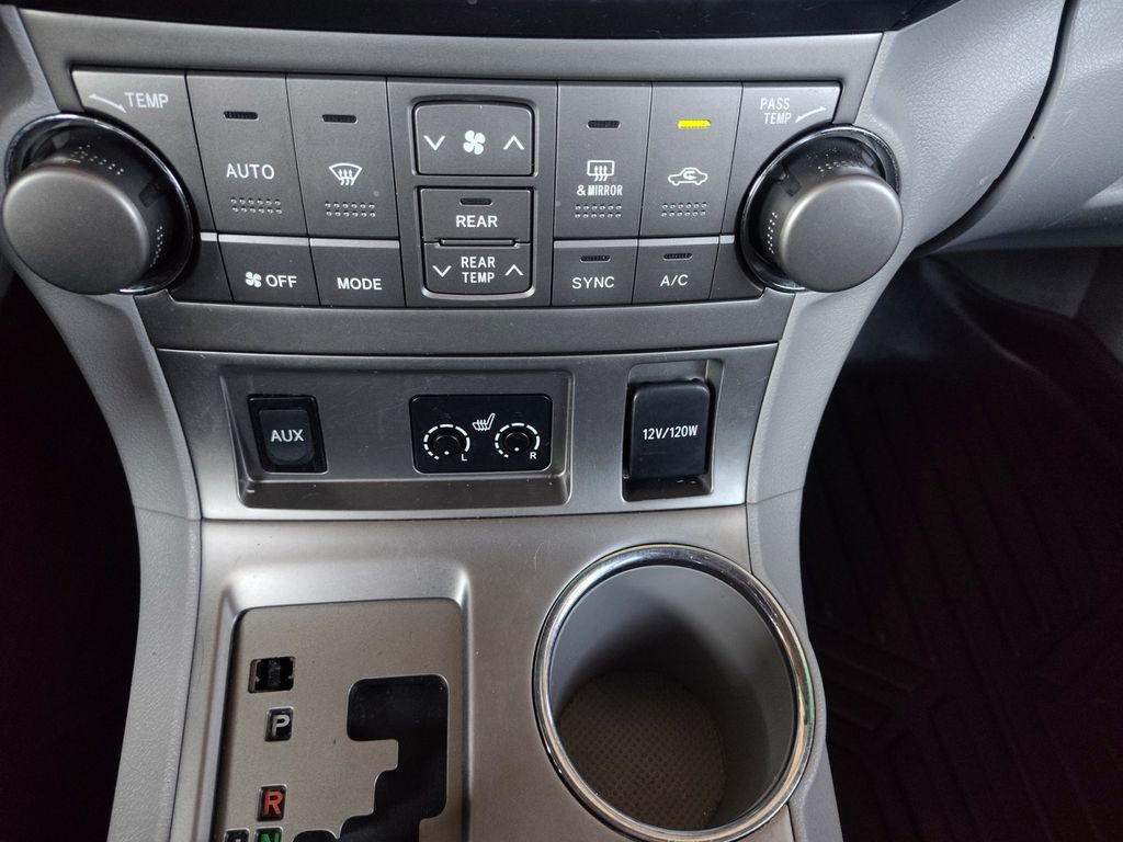 Used Car 2009 Toyota Highlander  Base For Sale Under $10,000 In Austin, Texas