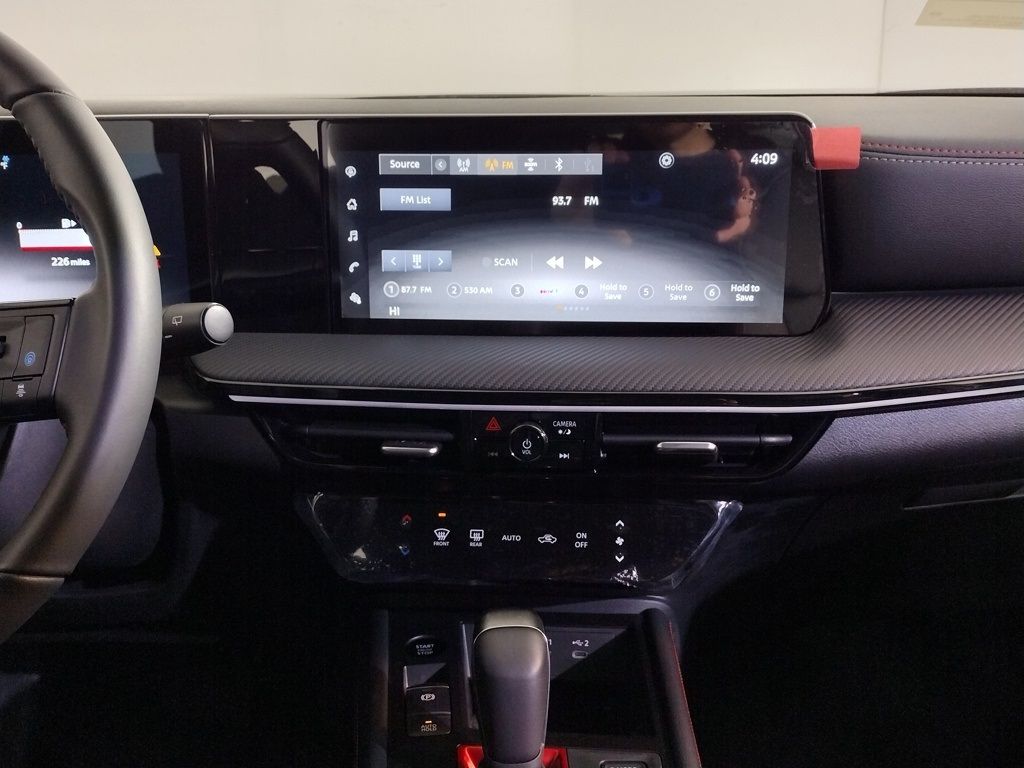 2025 Nissan Kicks SR - Photo 13