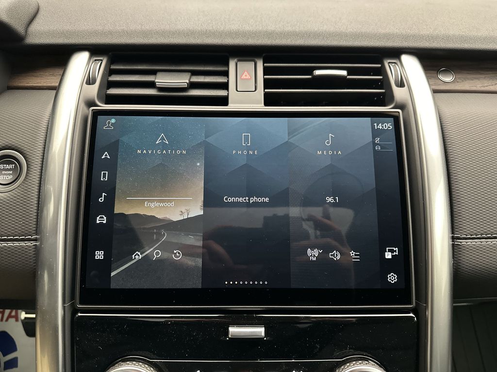 2024 Land Rover Discovery Dynamic SE 19