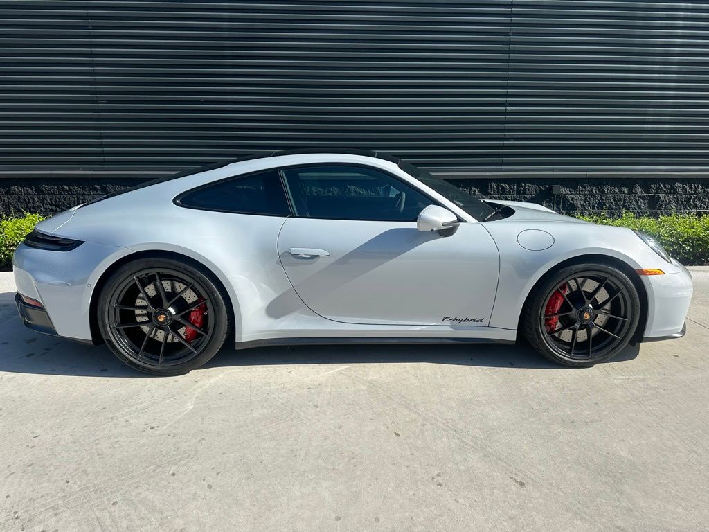 Thumbnail: 2025 Porsche 911 - 8