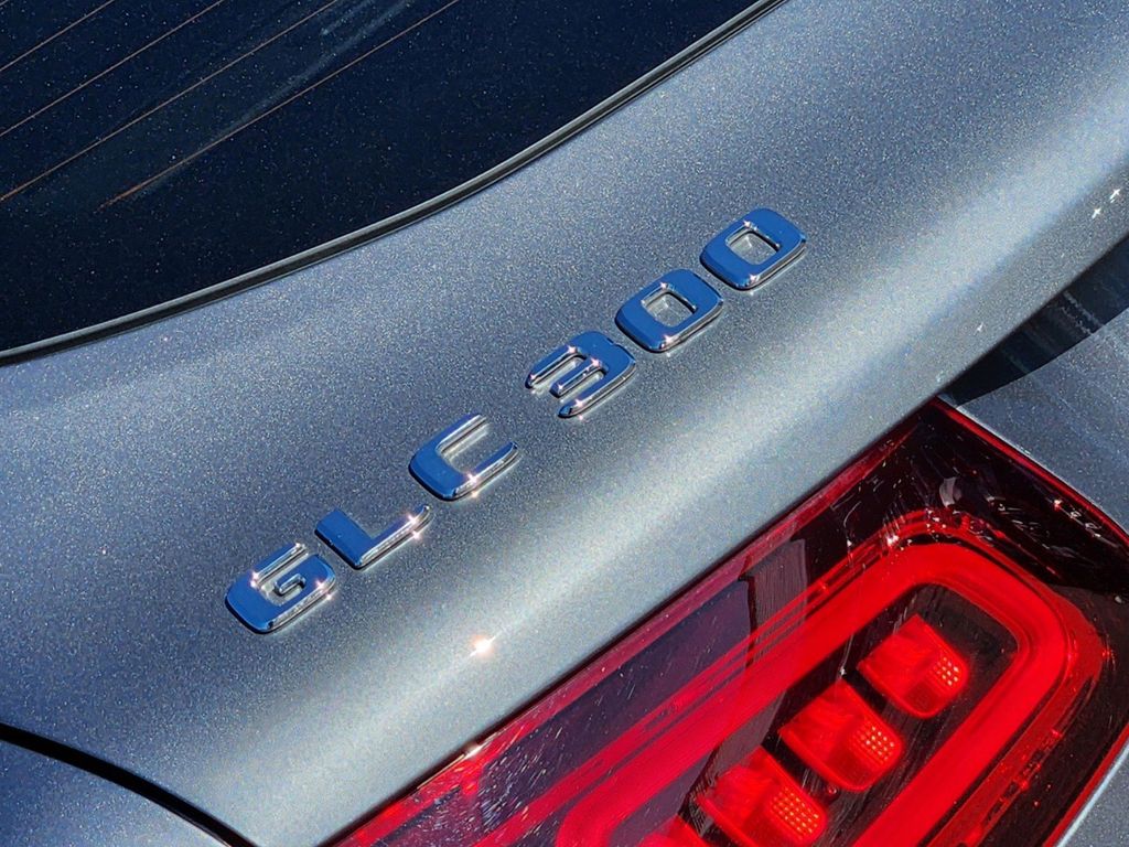 2021 Mercedes-Benz GLC GLC 300 12