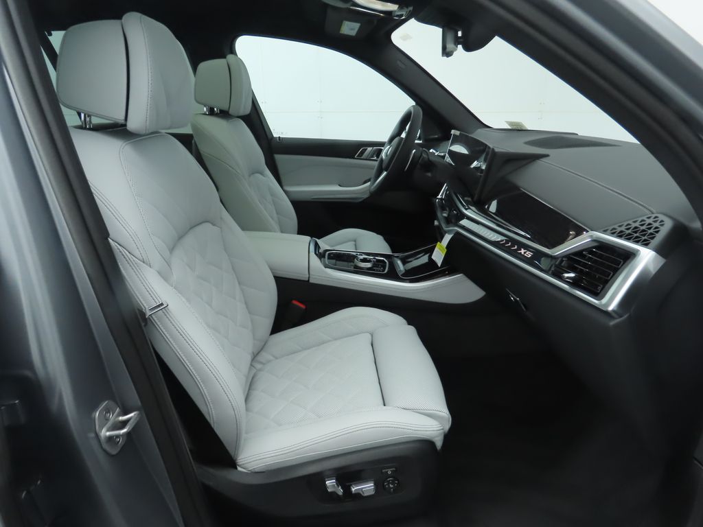 Thumbnail: 2026 BMW X5 - 21