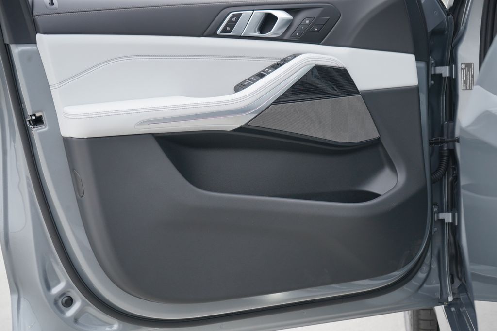 Thumbnail: 2026 BMW X5 - 9