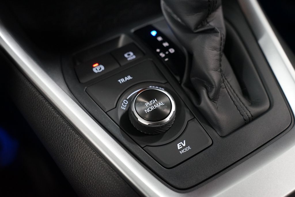 Thumbnail: 2025 Toyota RAV4 - 22