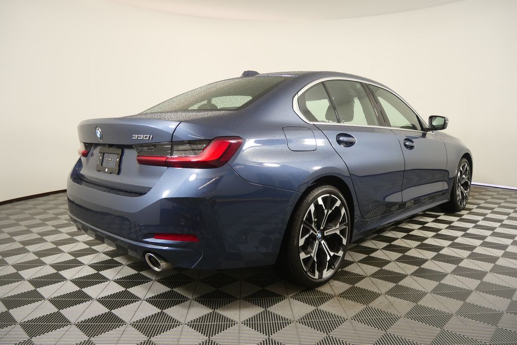 Thumbnail: 2025 BMW 3 Series - 3