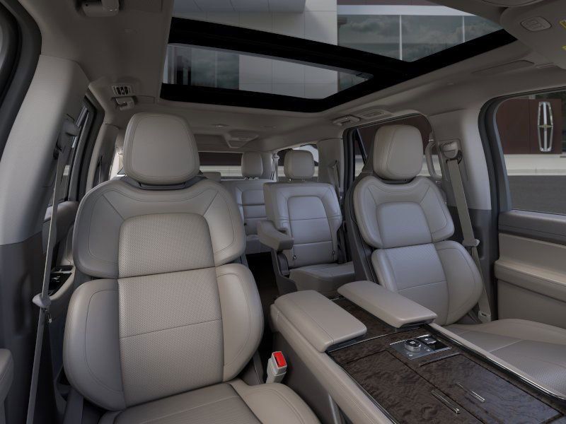 Thumbnail: 2024 Lincoln Navigator - 10