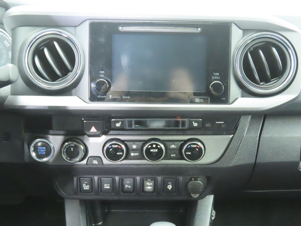 Thumbnail: 2017 Toyota Tacoma - 14