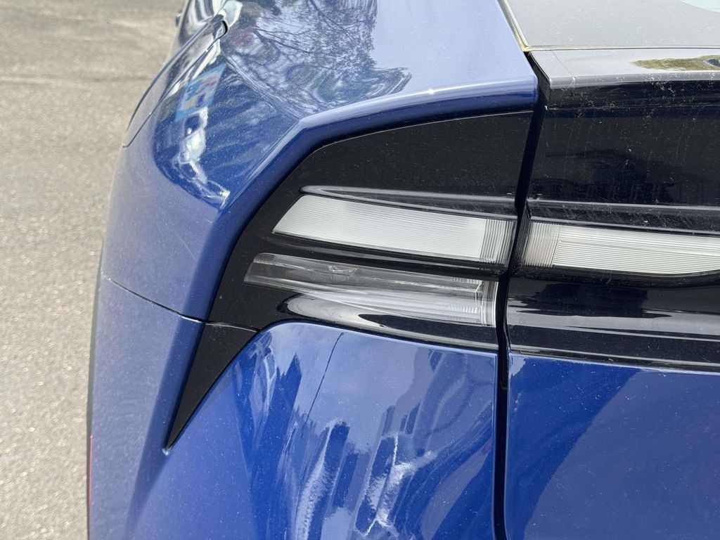 2025 Toyota Prius SE - Photo 8