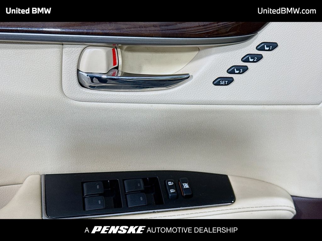 Thumbnail: 2016 Lexus ES - 3