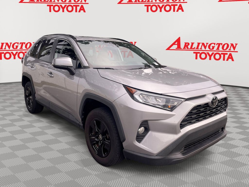 2021 Toyota RAV4 XLE's photo