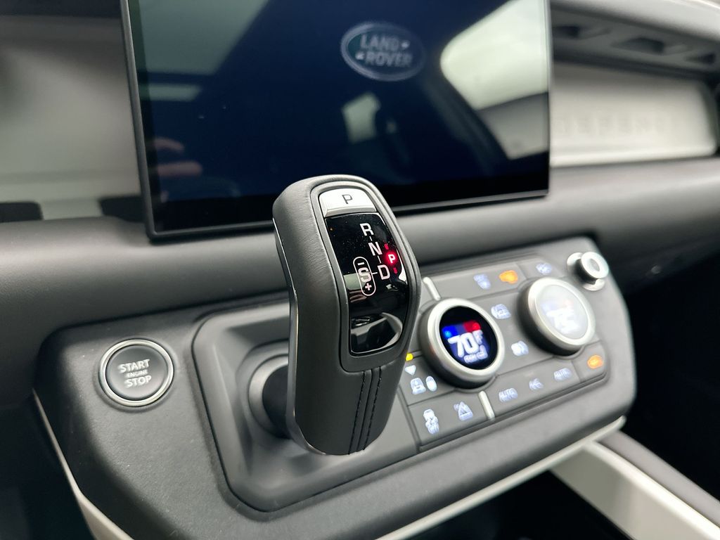 2025 Land Rover Defender 130 12