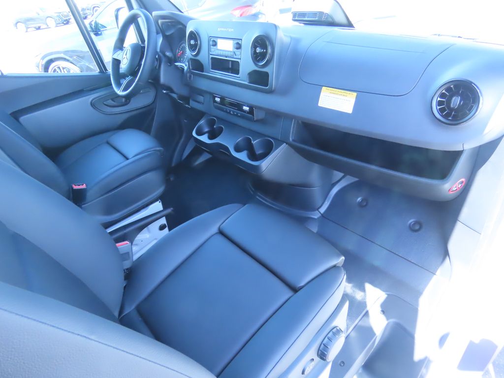 Thumbnail: 2025 Mercedes-Benz Sprinter - 18