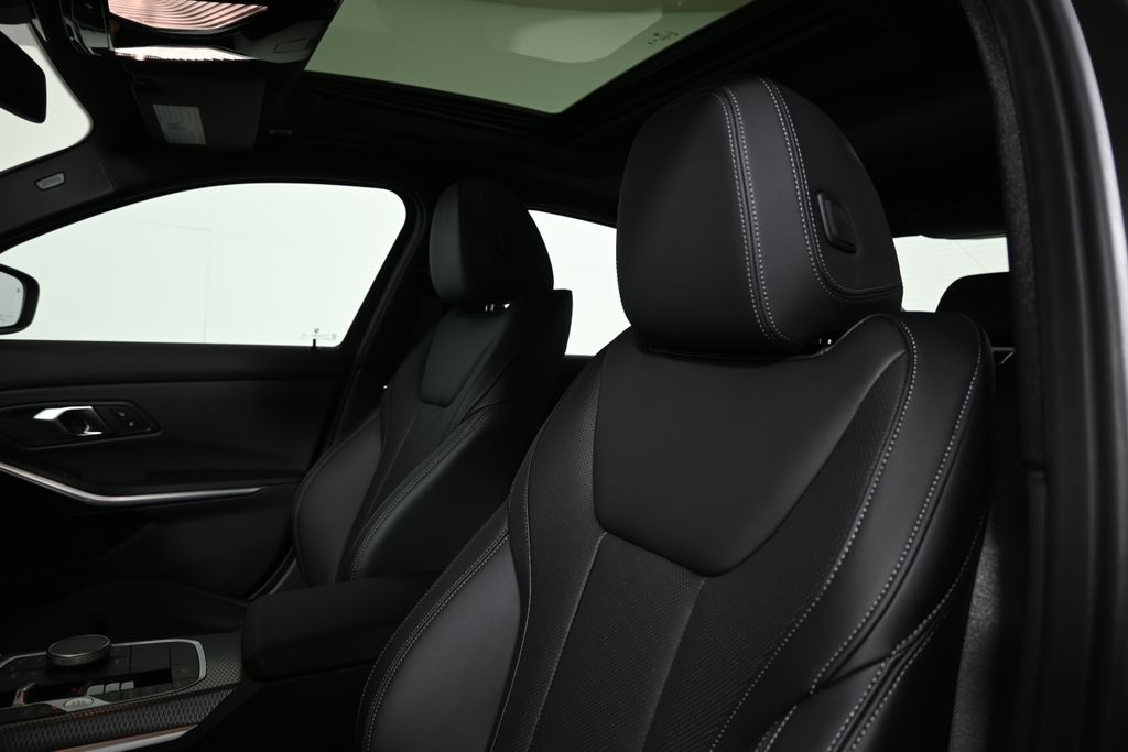 Thumbnail: 2026 BMW 3 Series - 15