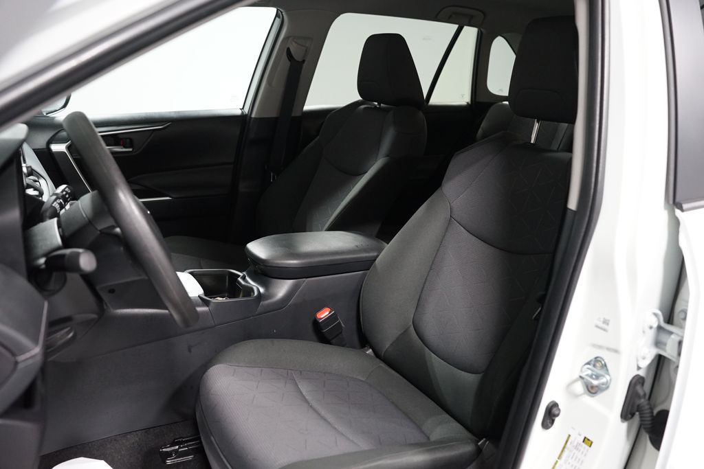 Thumbnail: 2025 Toyota RAV4 - 27