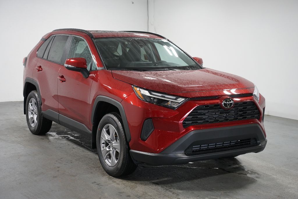 2025 Toyota RAV4 XLE 3