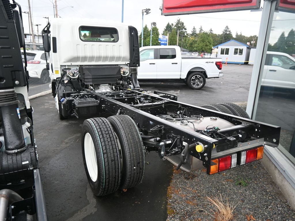 2025 Isuzu NPR XD 