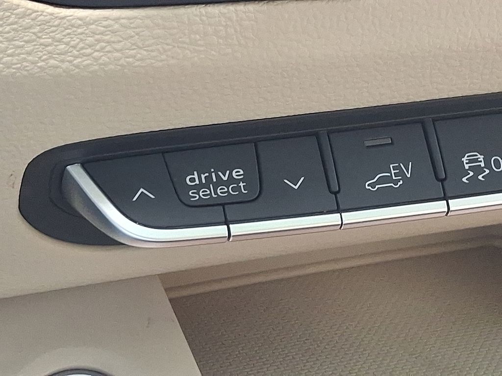 Thumbnail: 2023 Audi Q5 - 24