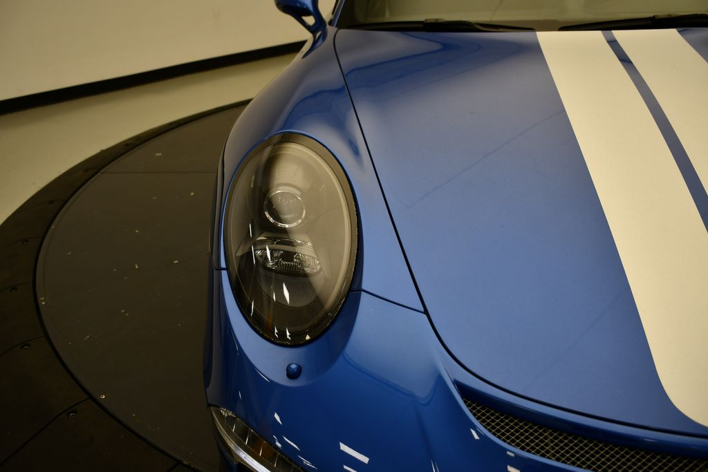 Thumbnail: 2015 Porsche 911 - 14