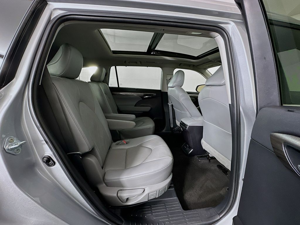 Thumbnail: 2023 Toyota Highlander - 29