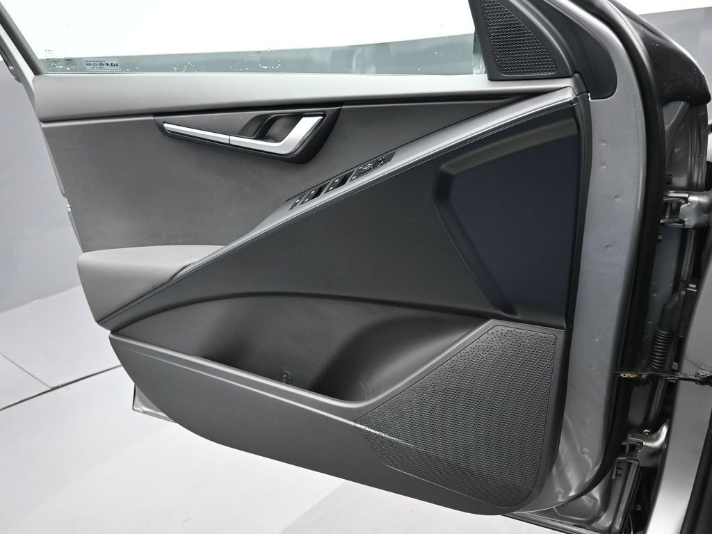 2023 Kia Niro LX