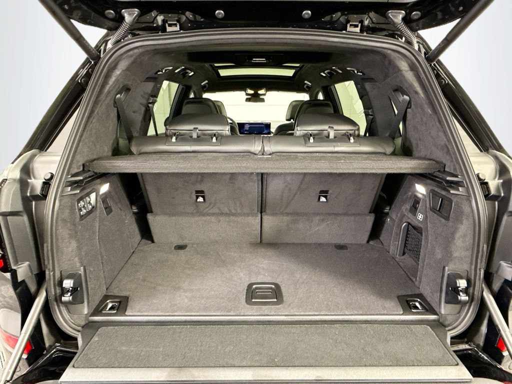 Thumbnail: 2026 BMW X7 - 27