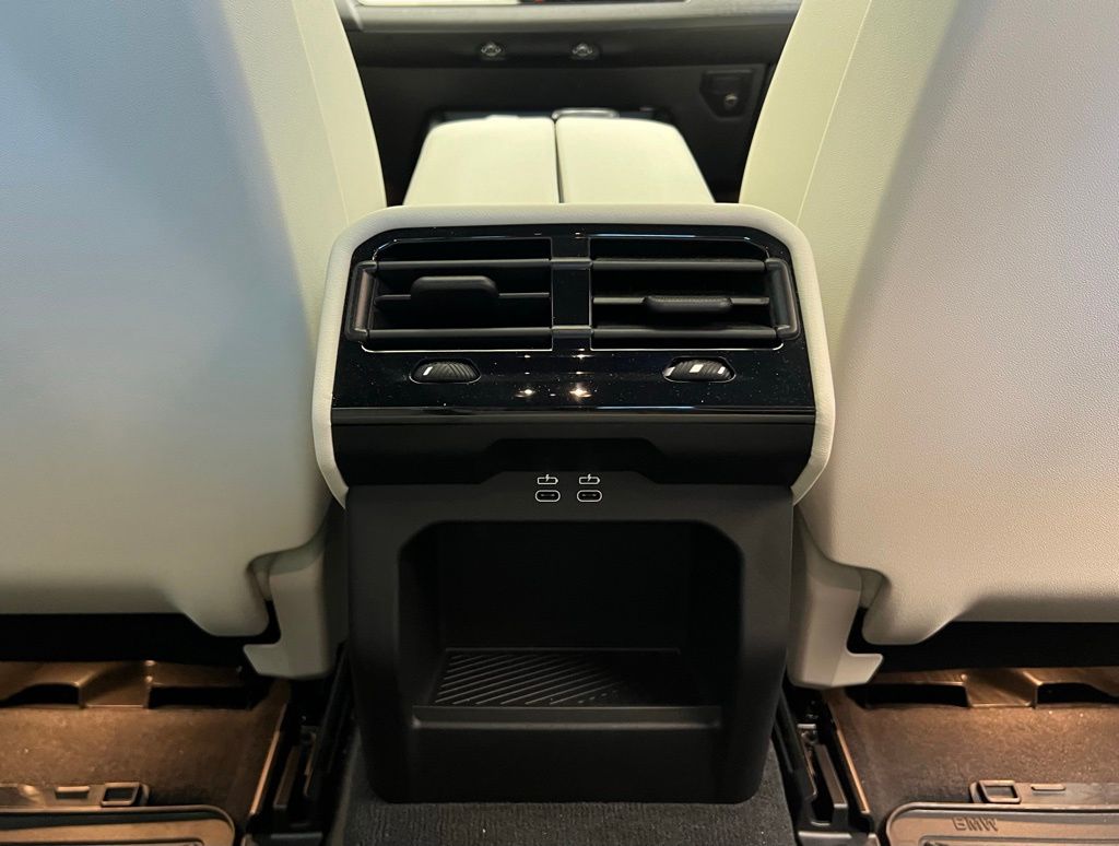 Thumbnail: 2025 BMW 5 Series - 9