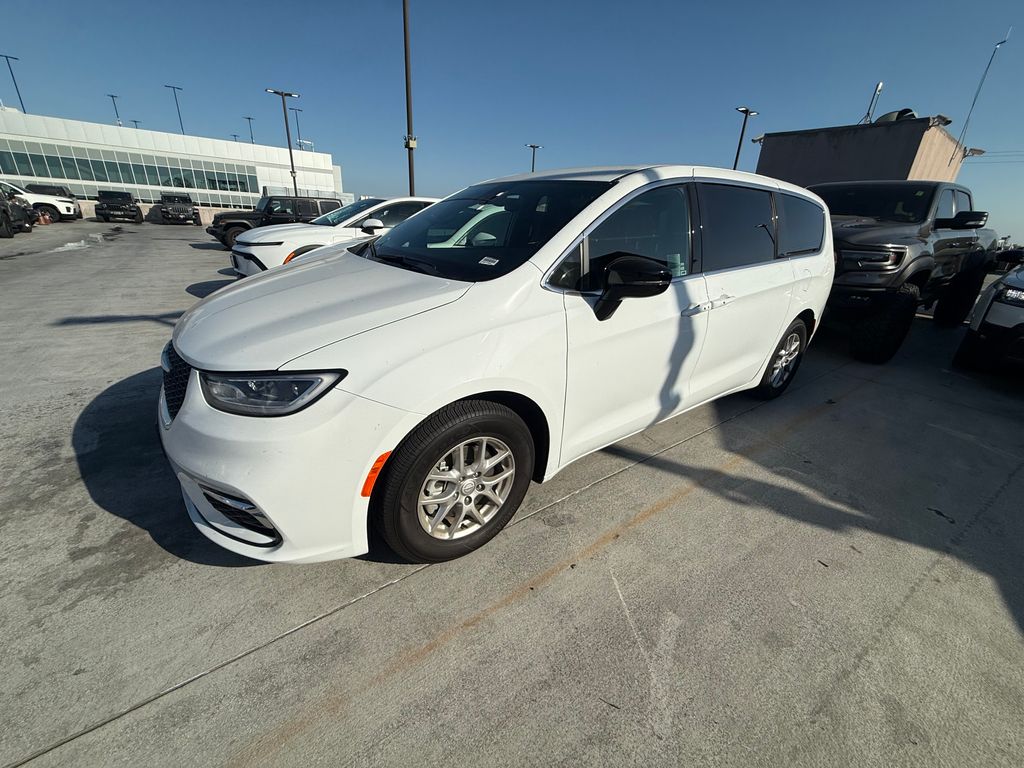 Bright White Clearcoat 2026 Chrysler Pacifica Minivan Front-Wheel Drive 9-Speed Automatic