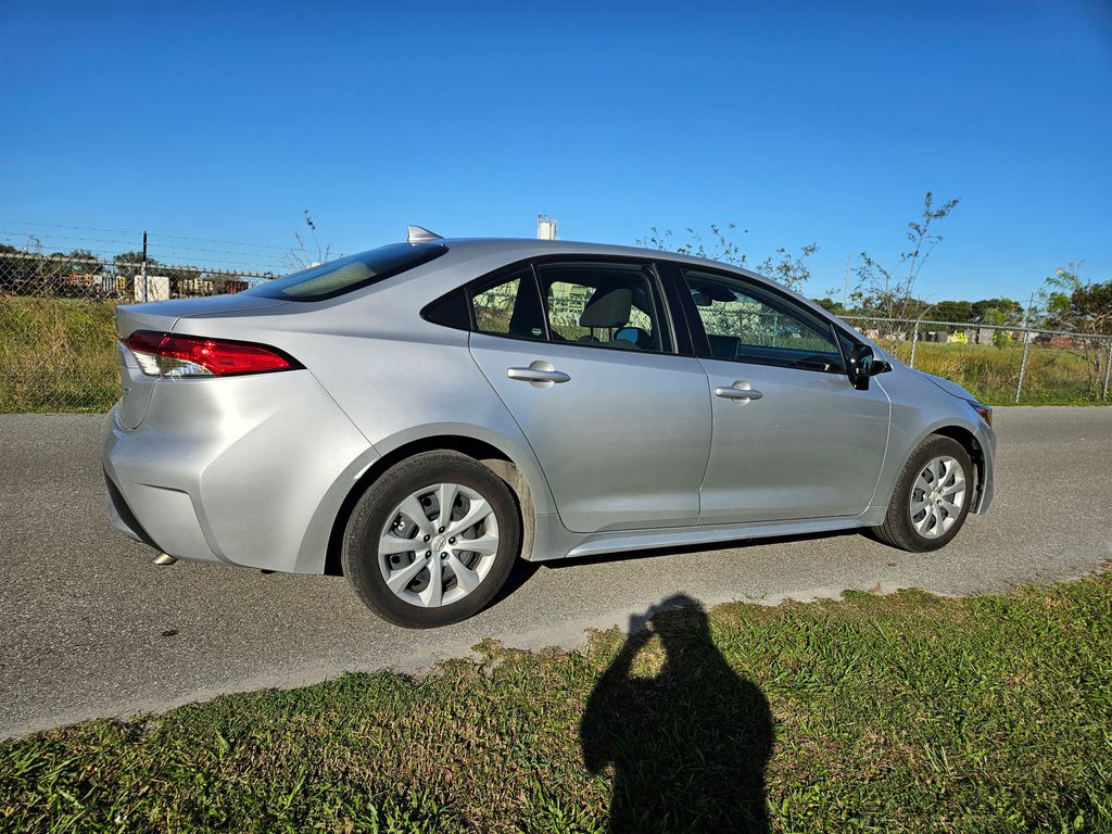 2022 Toyota Corolla LE 5