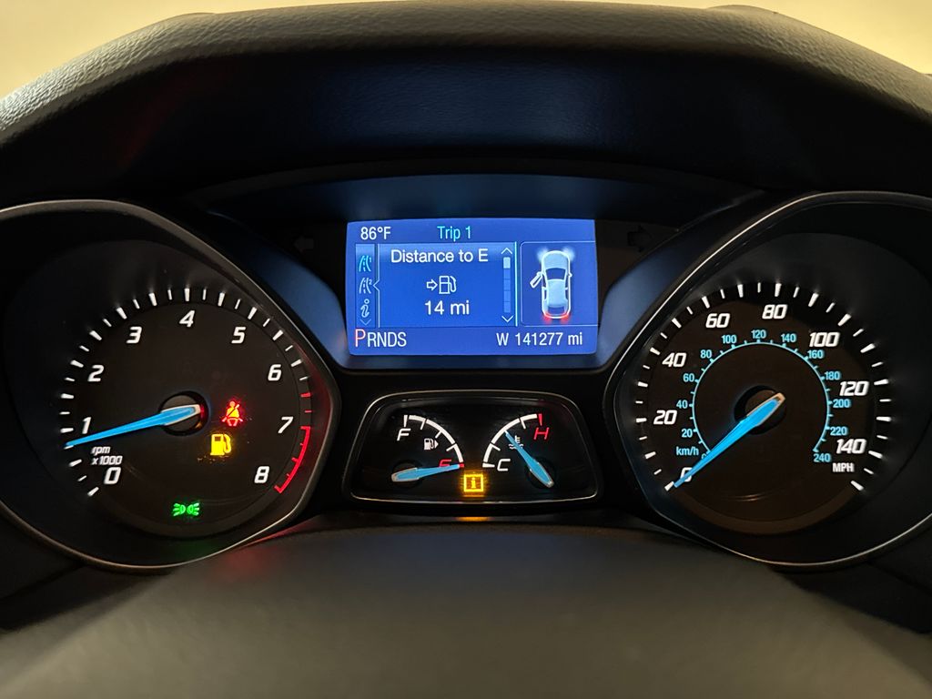 Used 2014 Blue Ford SE image 22