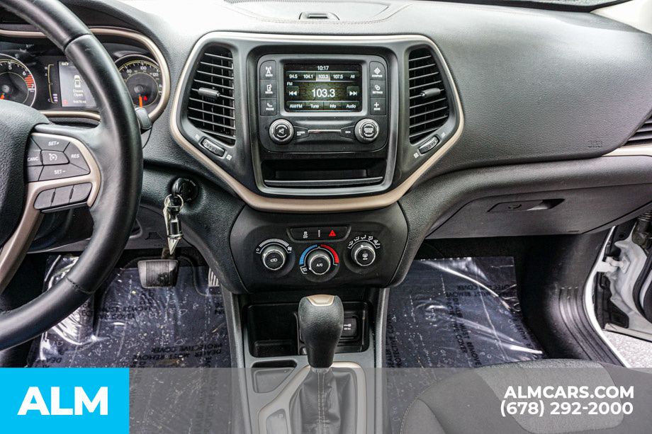 Used 2016 White Jeep Altitude image 39