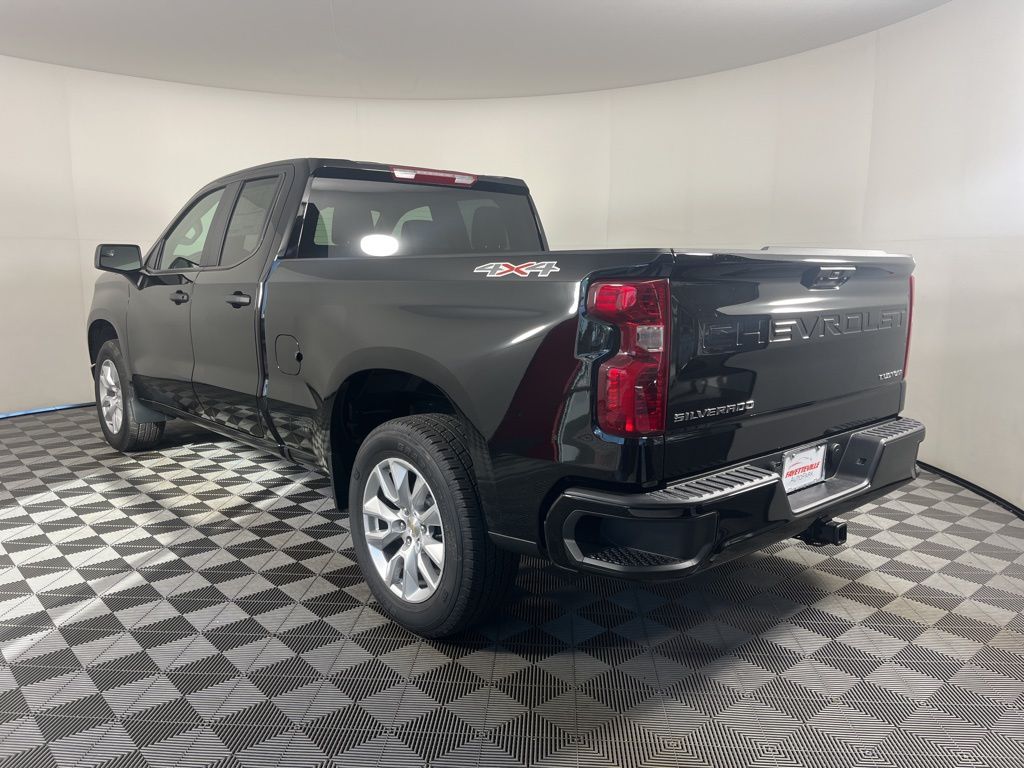 Thumbnail: 2026 Chevrolet Silverado 1500 - 3
