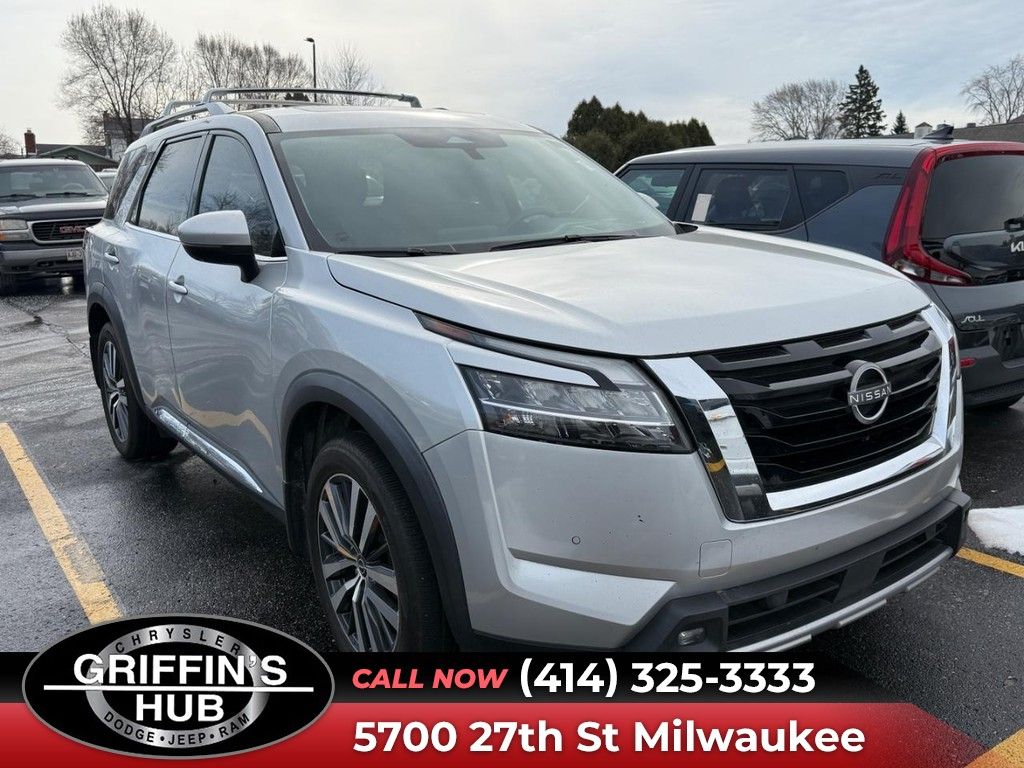 2022 Nissan Pathfinder Platinum FWD