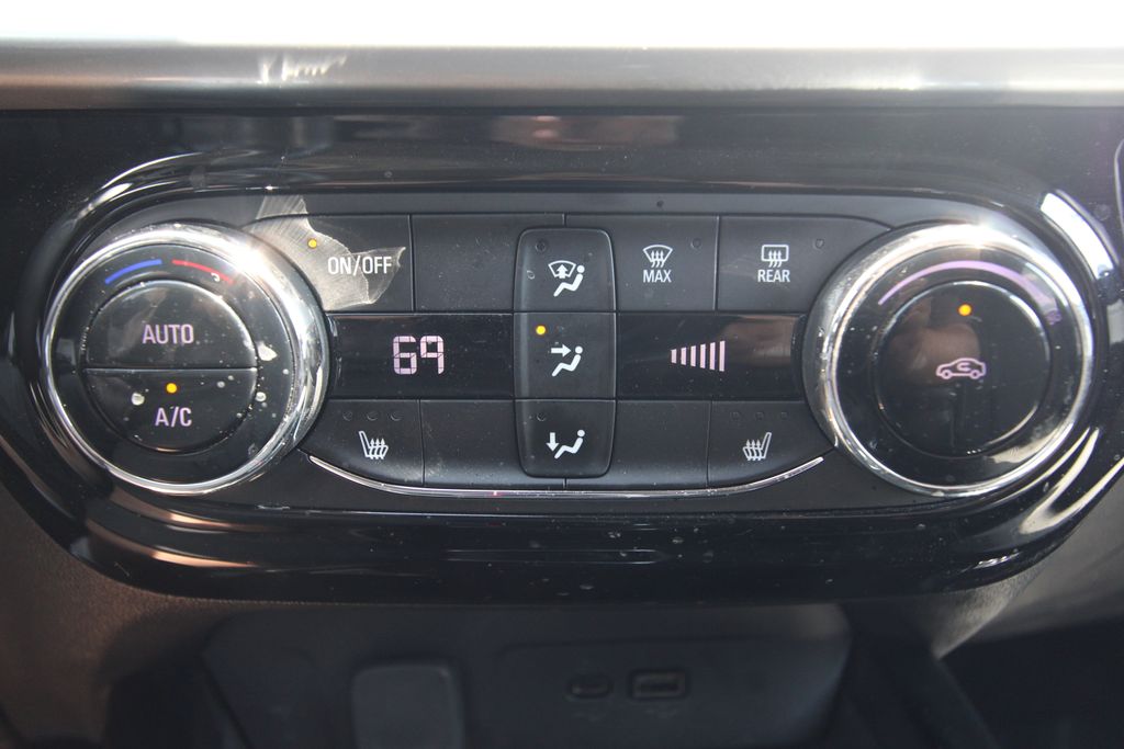 Used 2024 Chevrolet Trax SUV