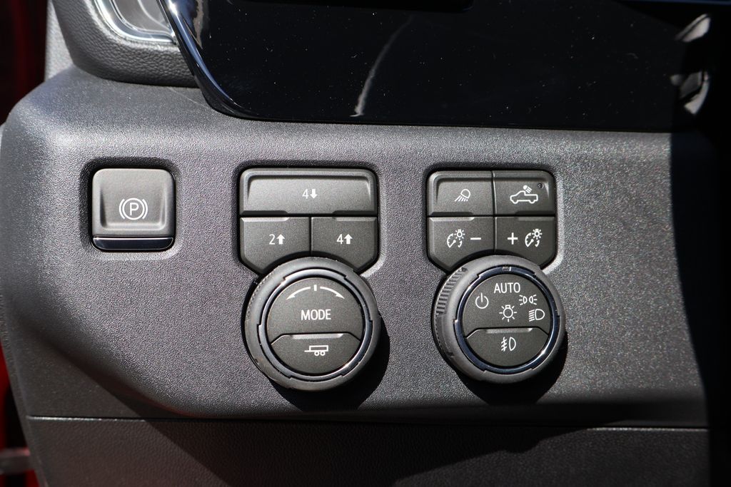 Thumbnail: 2026 Chevrolet Silverado 2500 - 17