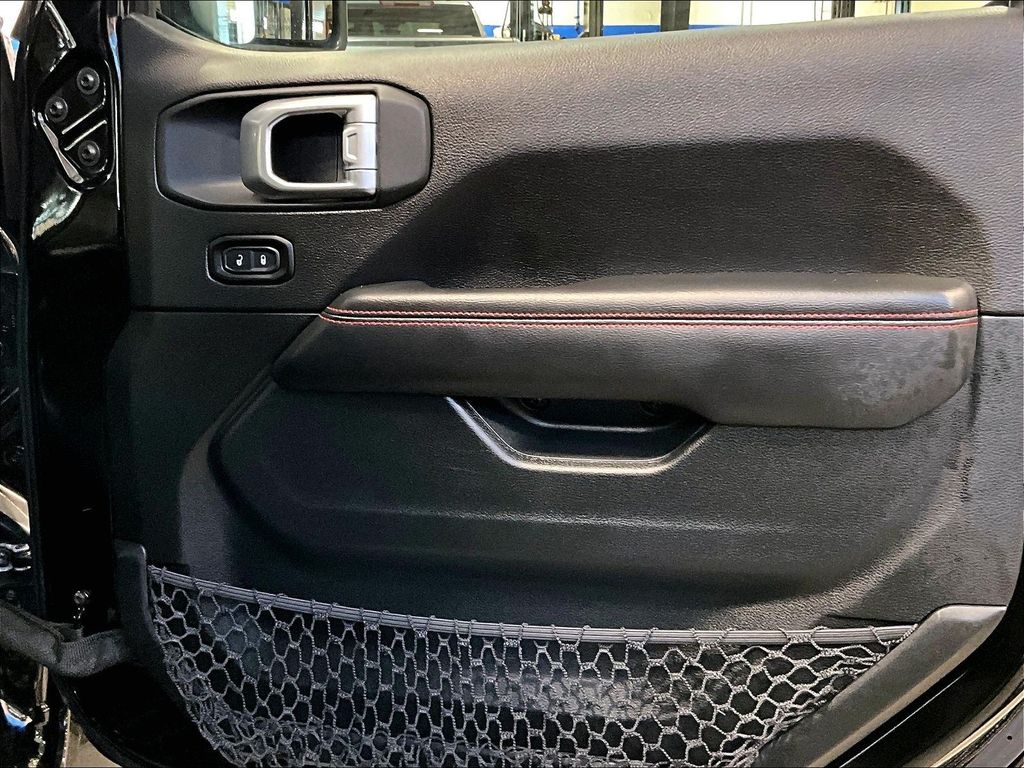 2020 Jeep Wrangler — photo 12
