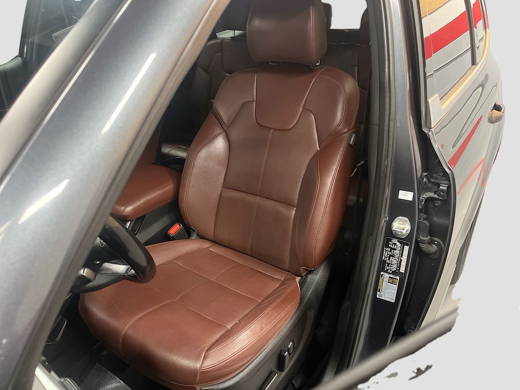 Used 2023 Gravity Gray Kia EX image 19
