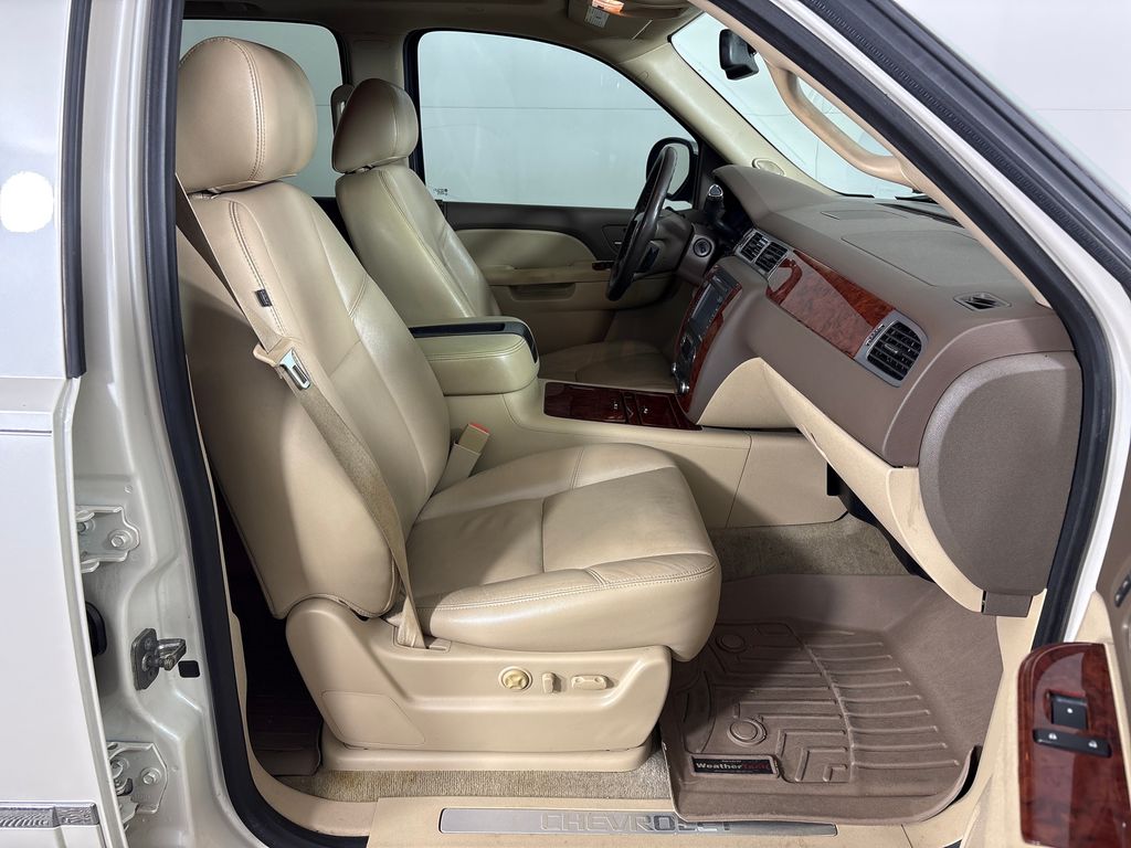 Used 2013 White Chevrolet LTZ image 6