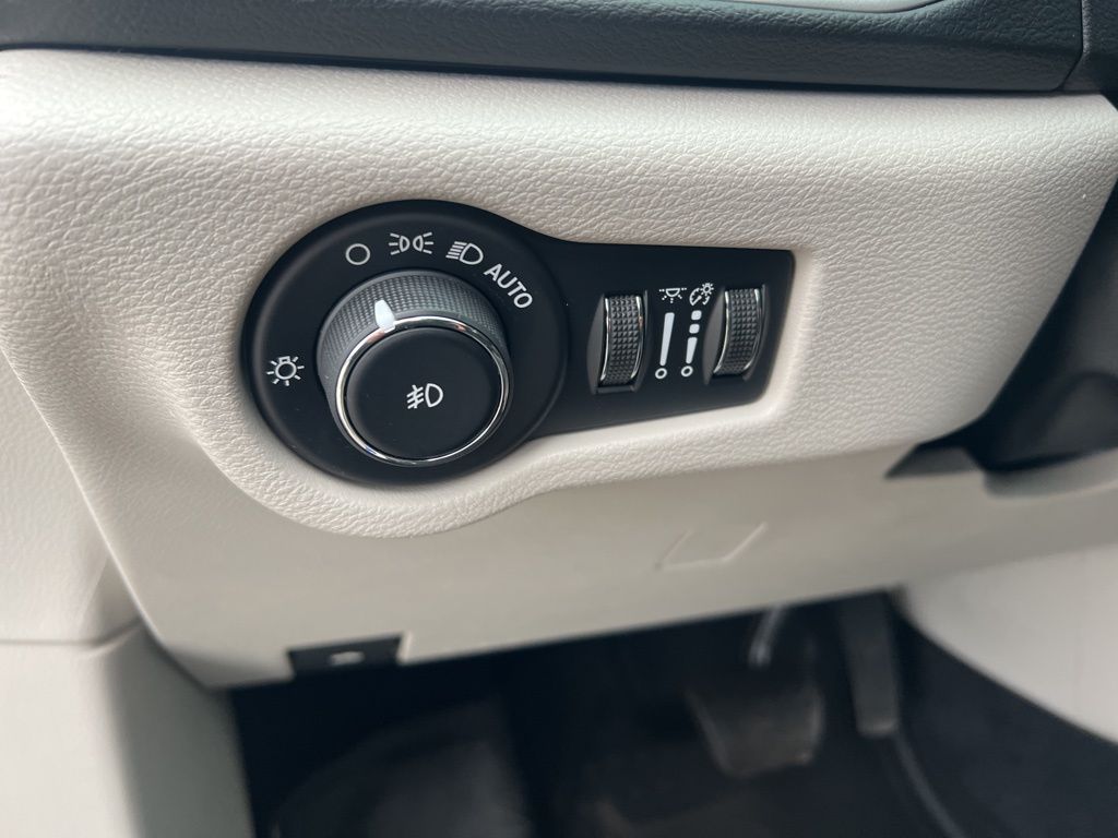 2020 Chrysler Pacifica Touring photo
