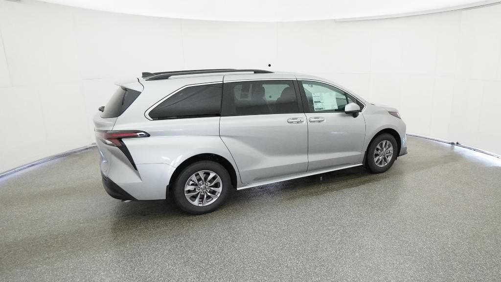 Thumbnail: 2025 Toyota Sienna - 11