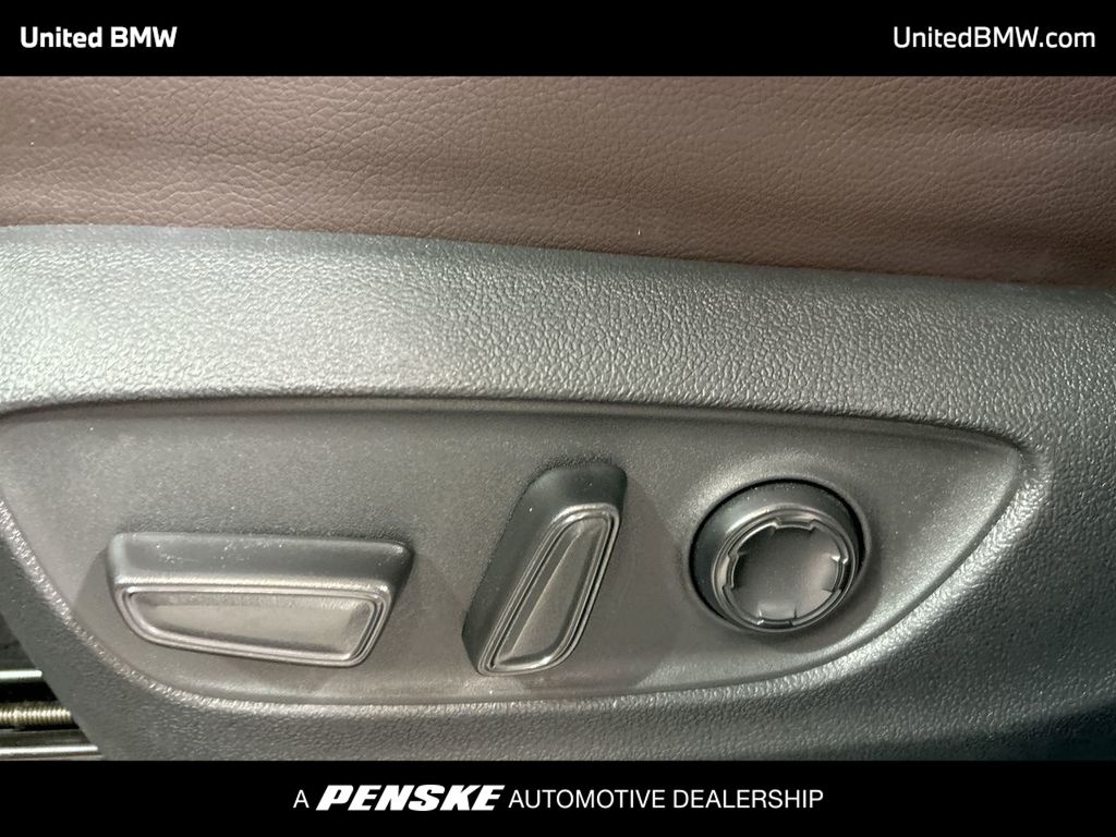 2023 Toyota Sienna Platinum 12