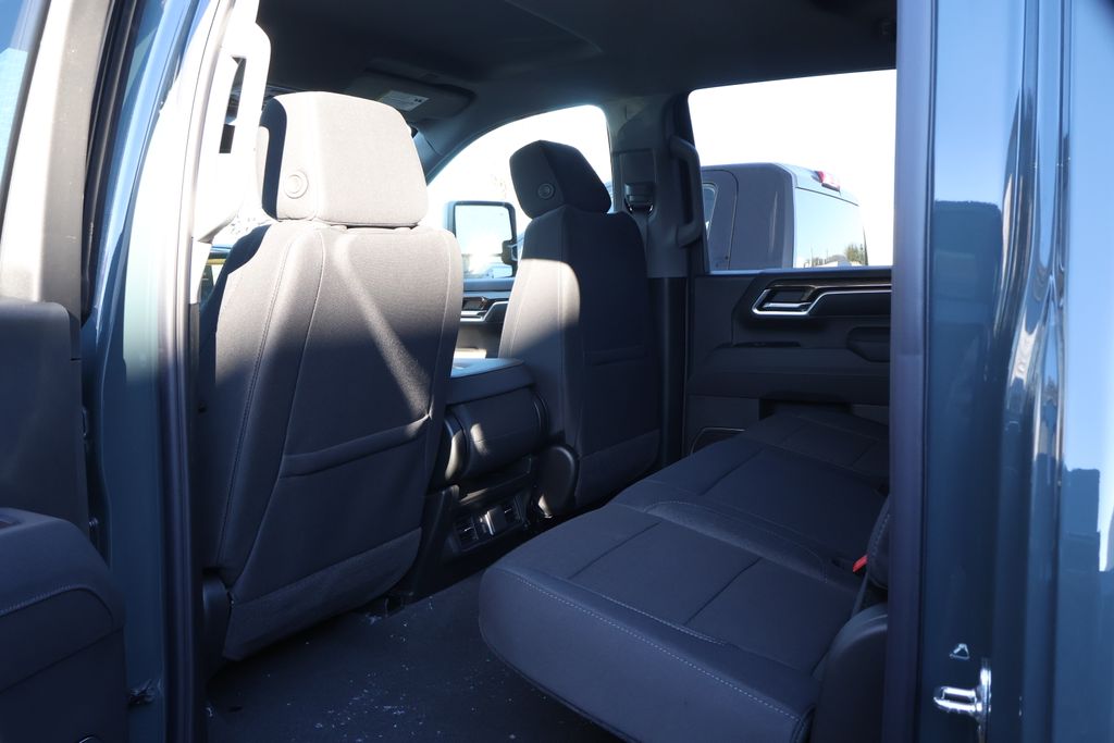 Thumbnail: 2026 Chevrolet Silverado 3500 - 32