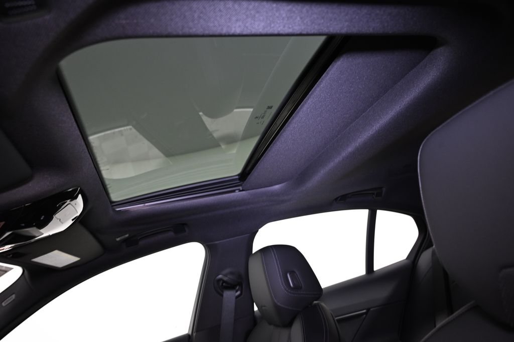 Thumbnail: 2026 BMW 5 Series - 20