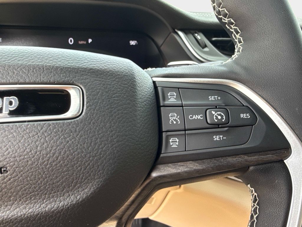 Used 2025 Jeep Grand Cherokee SUV