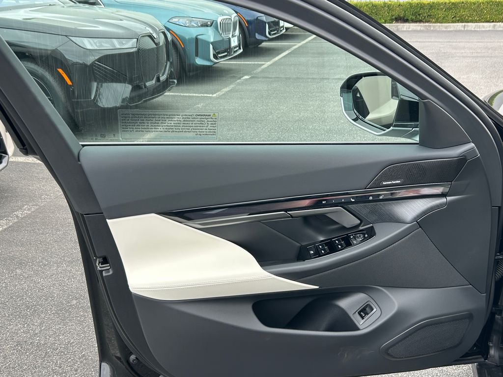 Thumbnail: 2026 BMW i5 - 11