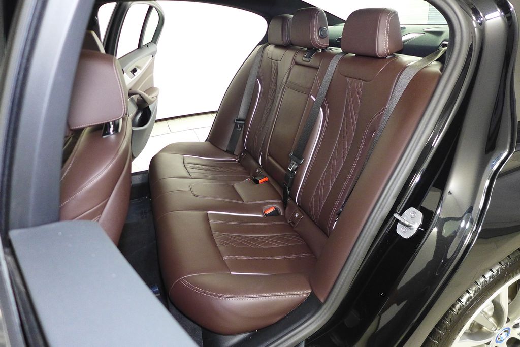 Thumbnail: 2023 BMW 5 Series - 20