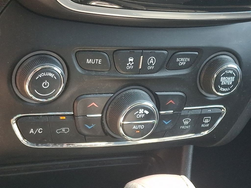 Used 2020 Jeep Cherokee SUV