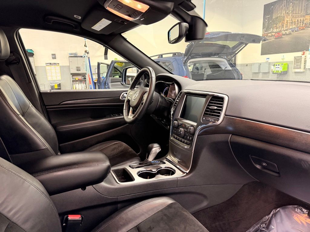 Thumbnail: 2018 Jeep Grand Cherokee - 29