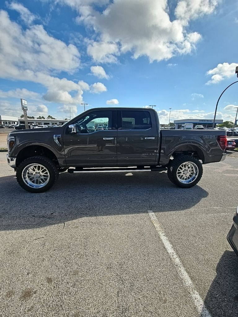 View vehicle photo 4