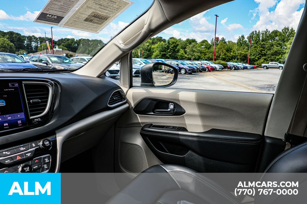 2023 Chrysler Pacifica Touring L photo 47