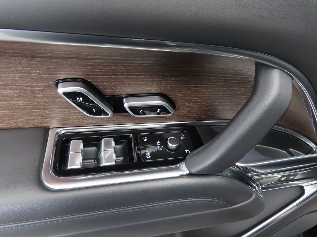 Thumbnail: 2023 Land Rover Range Rover - 23